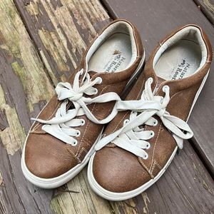Roots sneakers